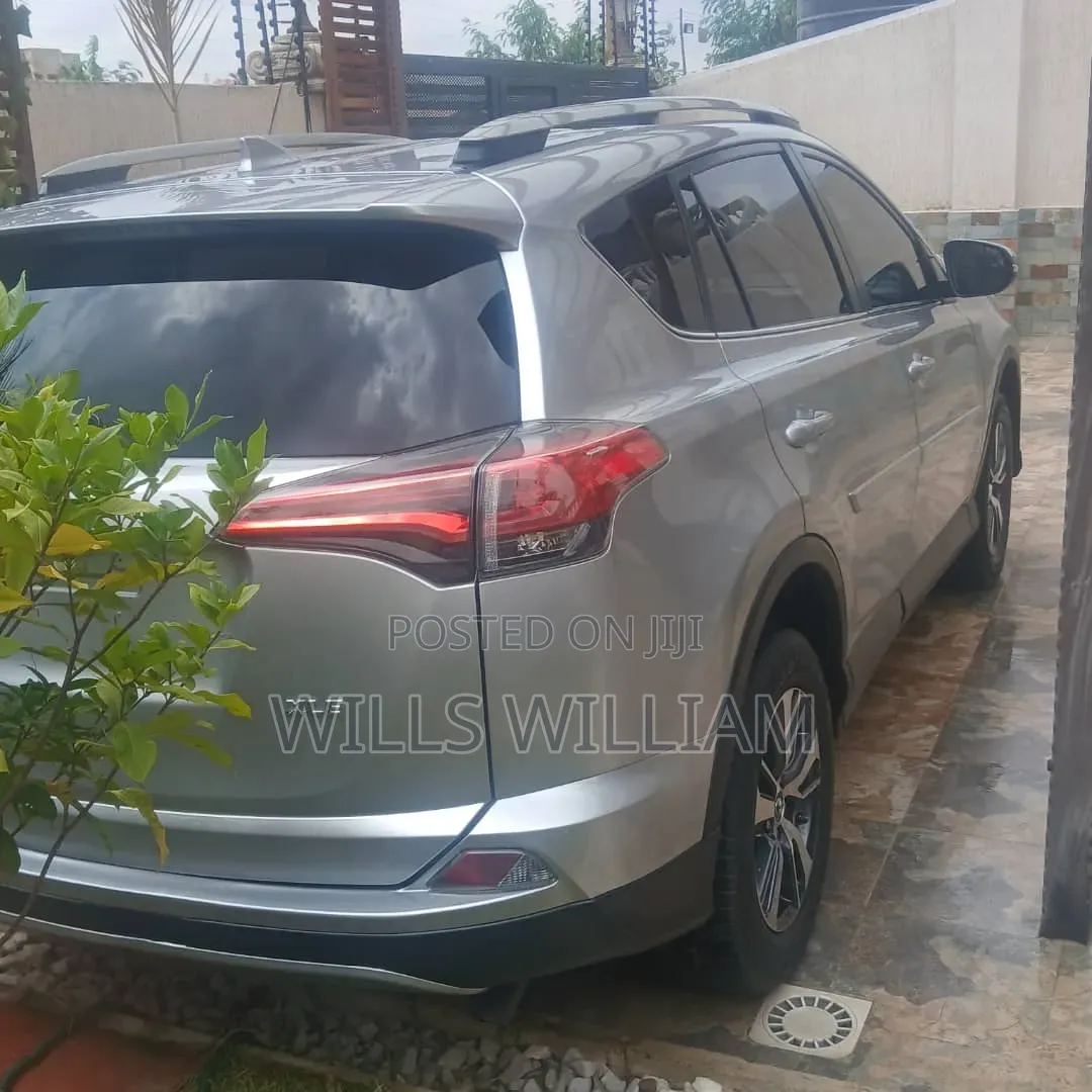 Toyota RAV4 XLE AWD (2.5L 4cyl 6A) 2016 Silver