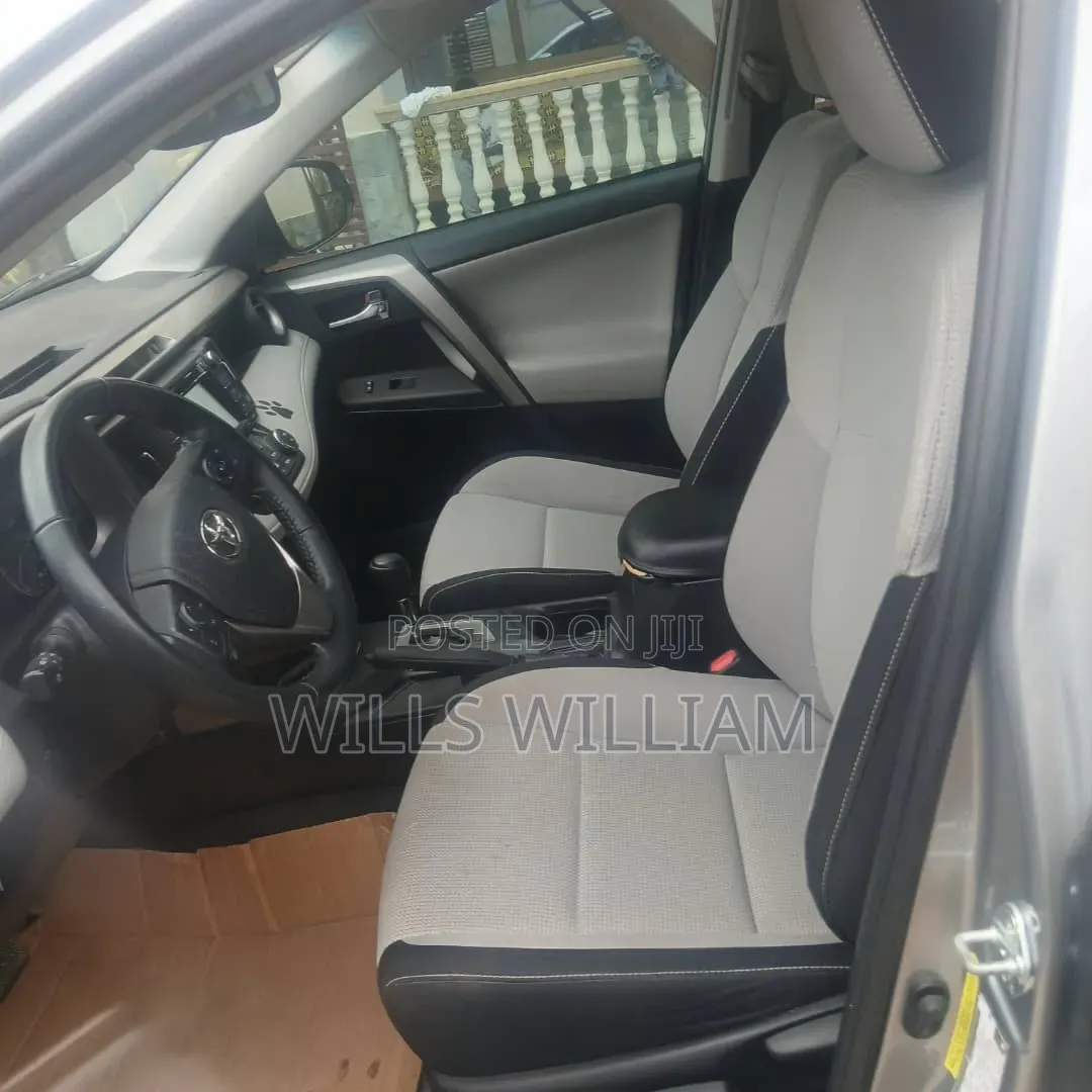 Toyota RAV4 XLE AWD (2.5L 4cyl 6A) 2016 Silver