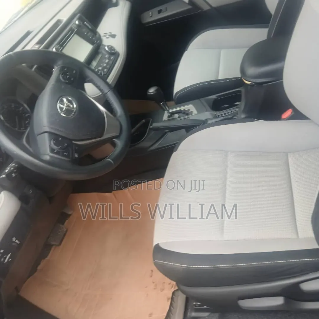 Toyota RAV4 XLE AWD (2.5L 4cyl 6A) 2016 Silver