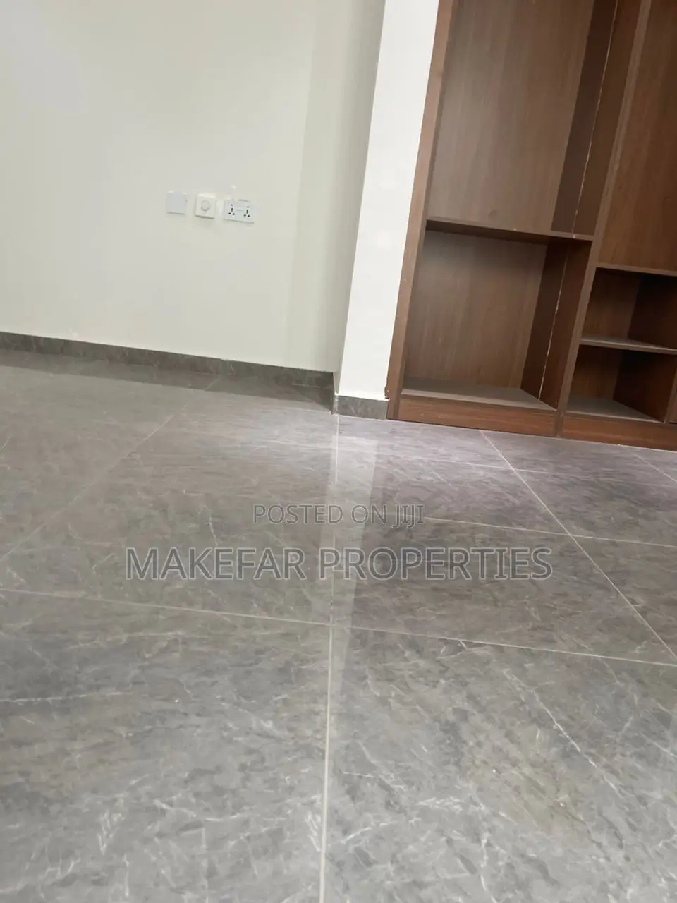 4bdrm House in Lake Side Estate for sale