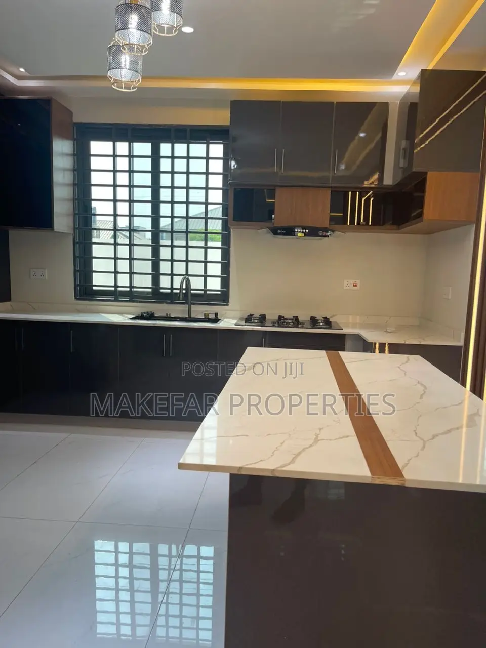 4bdrm House in Lake Side Estate for sale