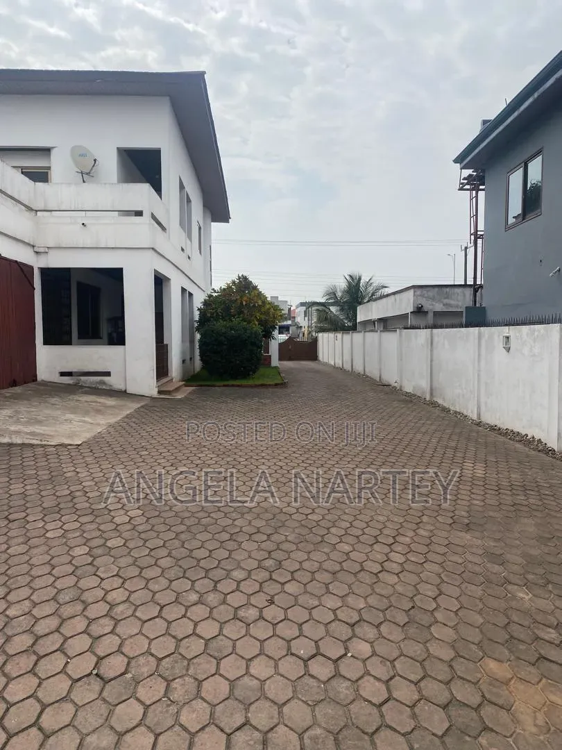 5bdrm House in Achimota, Accra Metropolitan for sale