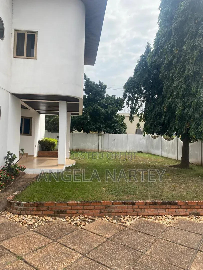 5bdrm House in Achimota, Accra Metropolitan for sale