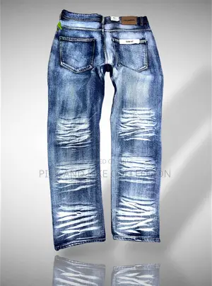 Street-Ready Denim With Premium Energy. Smooth Material, Perfect Cut.
