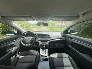 Hyundai Elantra Value Edition Sedan FWD (2.0L 4cyl 6A) 2017 White