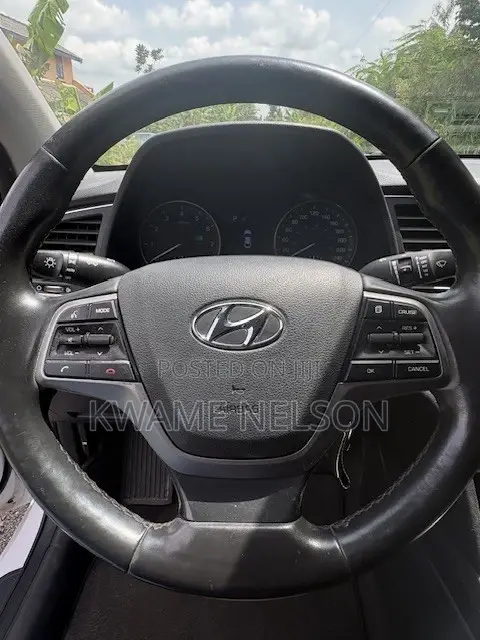Hyundai Elantra Value Edition Sedan FWD (2.0L 4cyl 6A) 2017 White