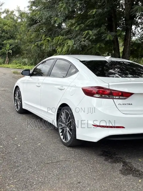 Hyundai Elantra Value Edition Sedan FWD (2.0L 4cyl 6A) 2017 White