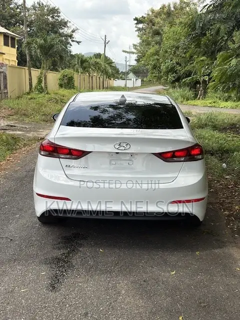 Hyundai Elantra Value Edition Sedan FWD (2.0L 4cyl 6A) 2017 White