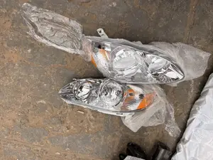 Toyota Corolla 2003 2004 2005 Headlight Pair