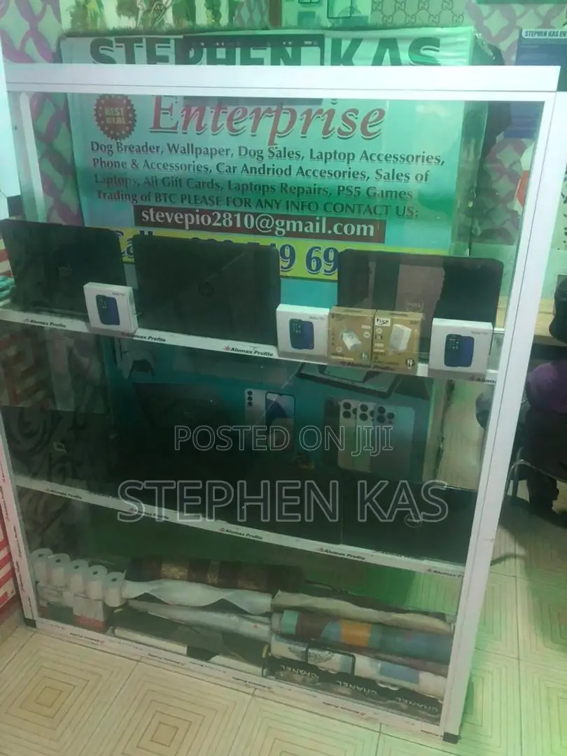 Different Sizes of Showcases