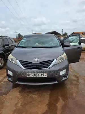 Toyota Sienna 2013 Gray
