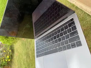 Laptop Apple MacBook Pro 2017 8GB Intel Core i7 SSD 512GB