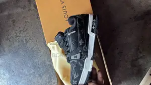 Louis Vuitton Sneaker