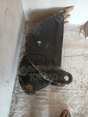 3 Teeth Backhoe Bucket 12 in Excellent Condition