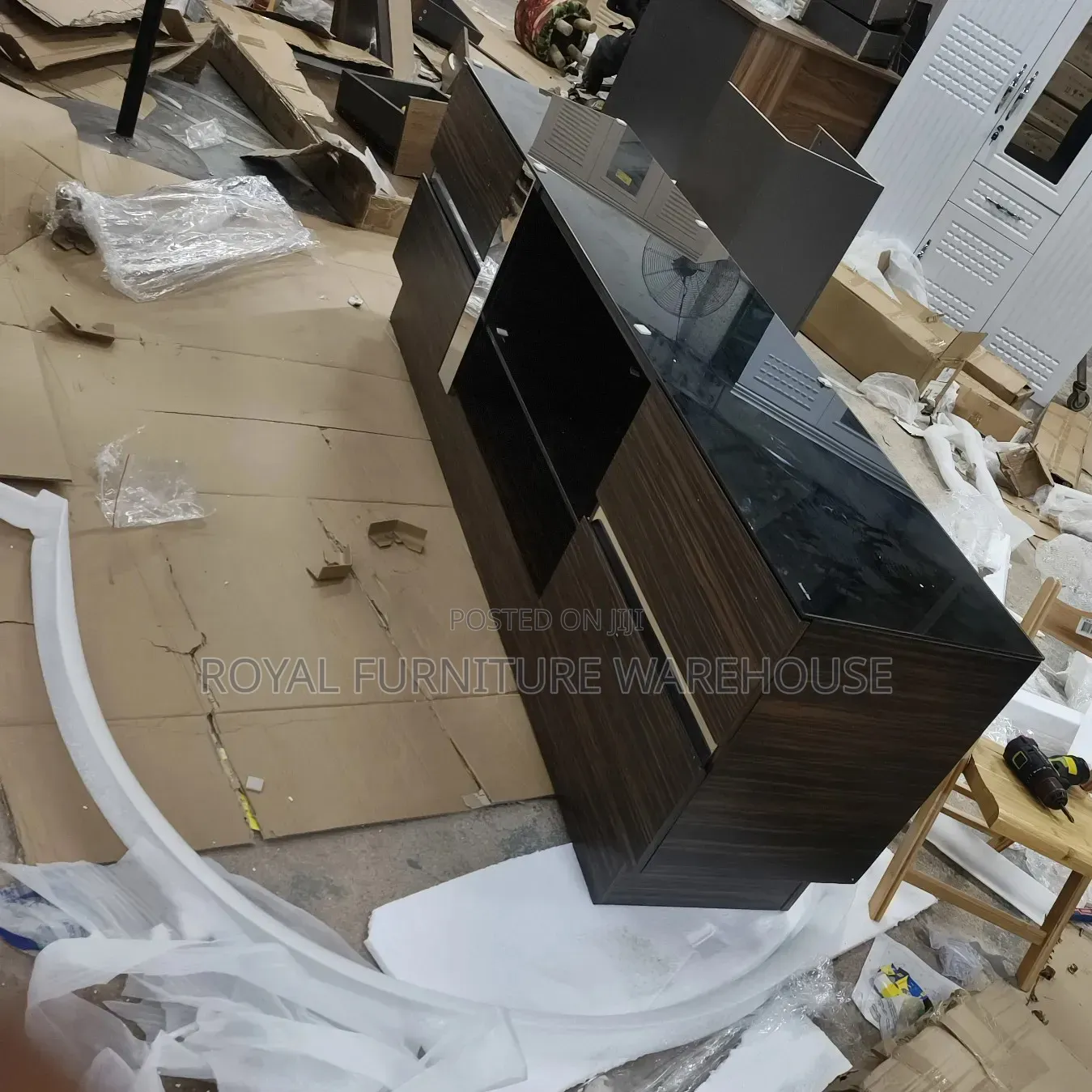 Executive Foreign Tv Stand