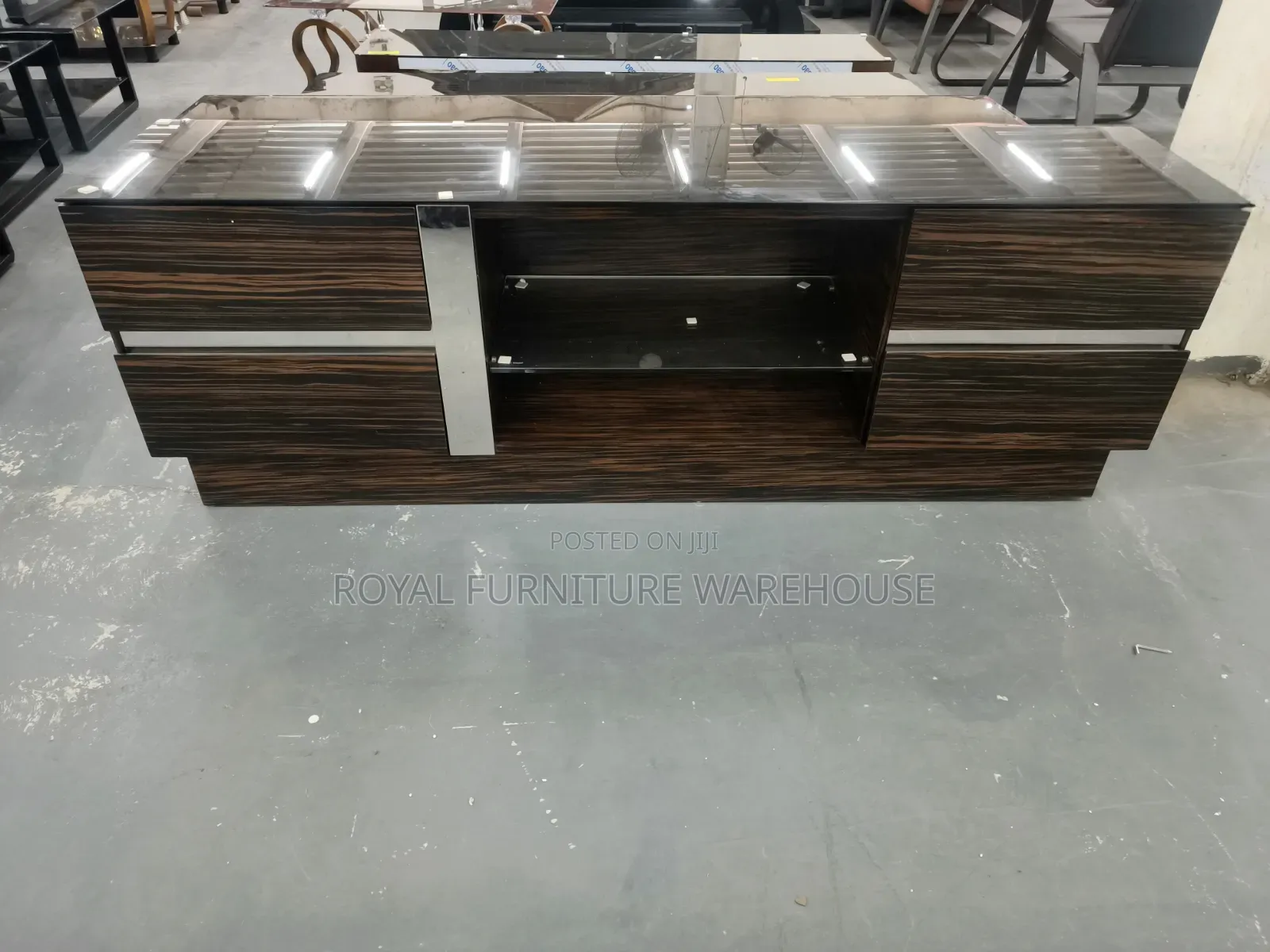 Executive Foreign Tv Stand