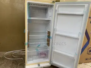 Well Made Pearl 176litres Top Freezer Fridge