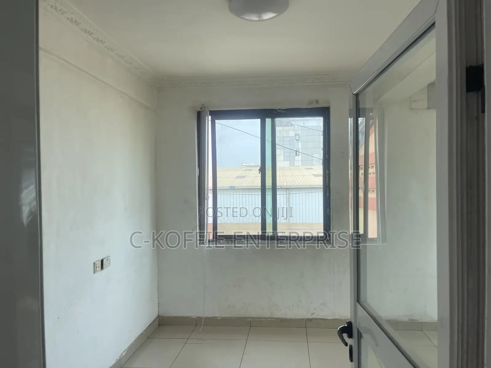 1,000 SQM Warehouse + Apartment at Spintex