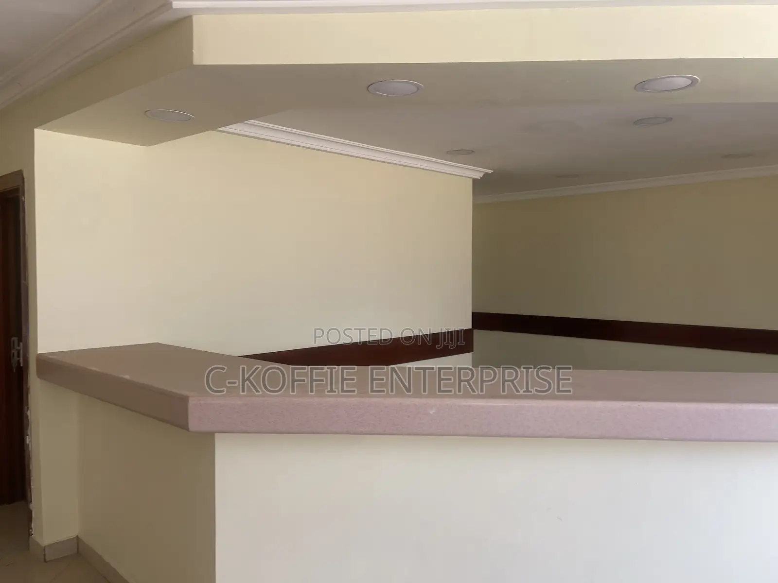 1000 SQM Showroom at Achimota for Rent