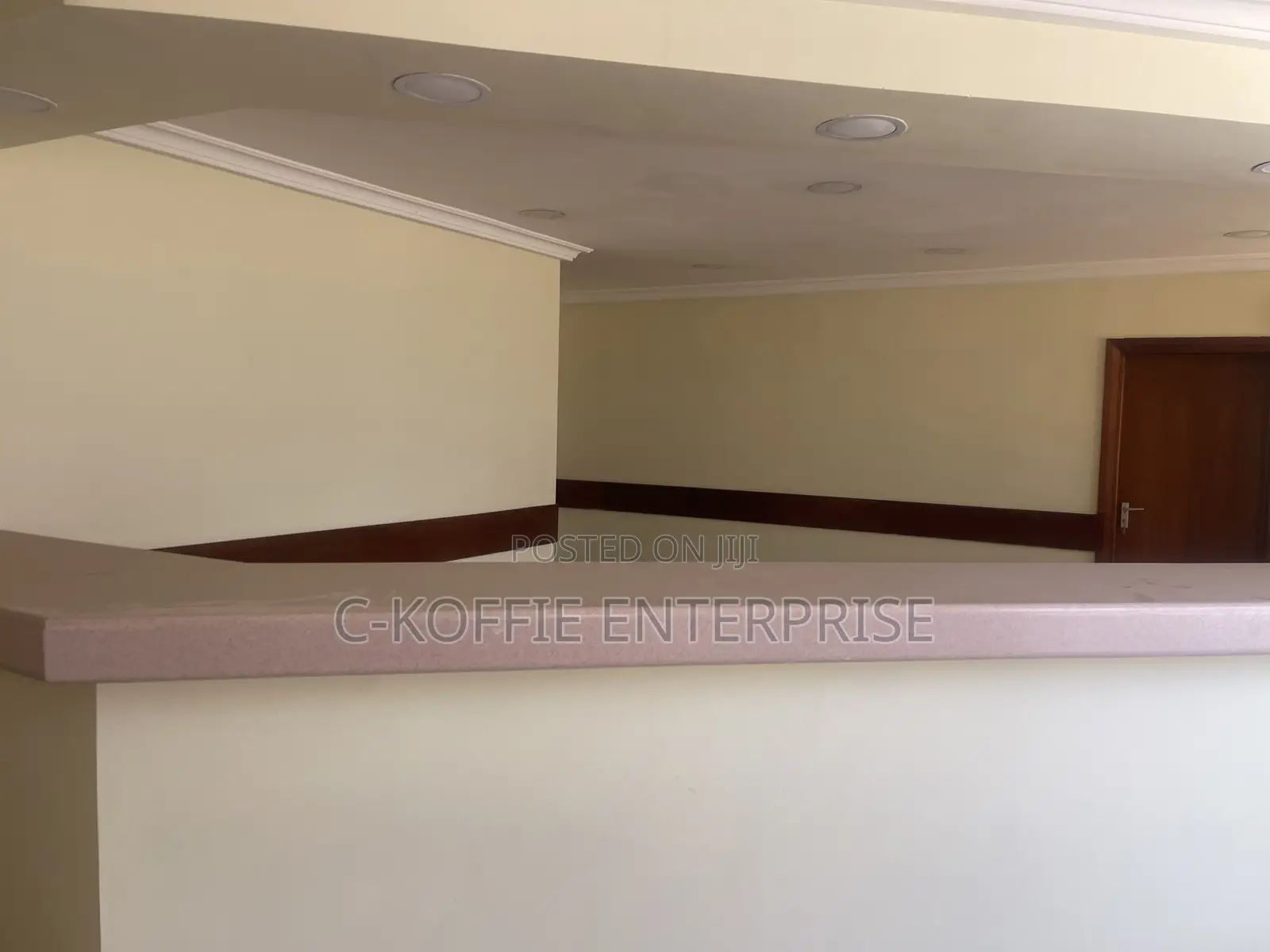 1000 SQM Showroom at Achimota for Rent