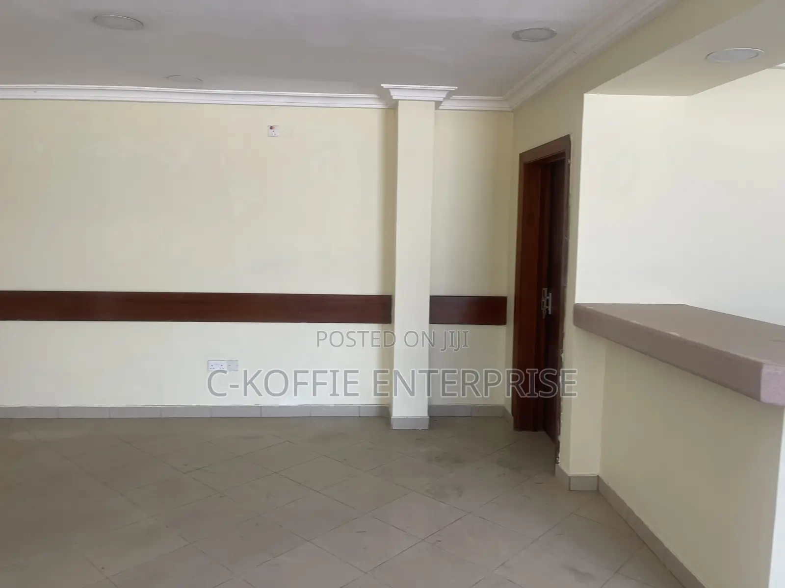 1000 SQM Showroom at Achimota for Rent
