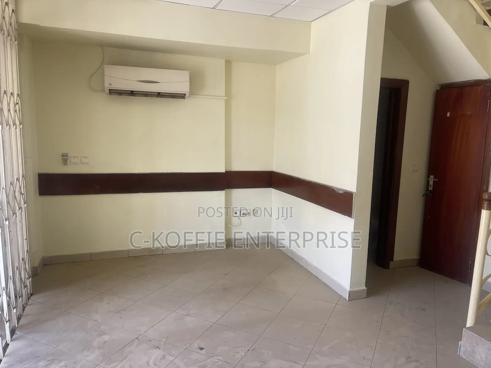 1000 SQM Showroom at Achimota for Rent