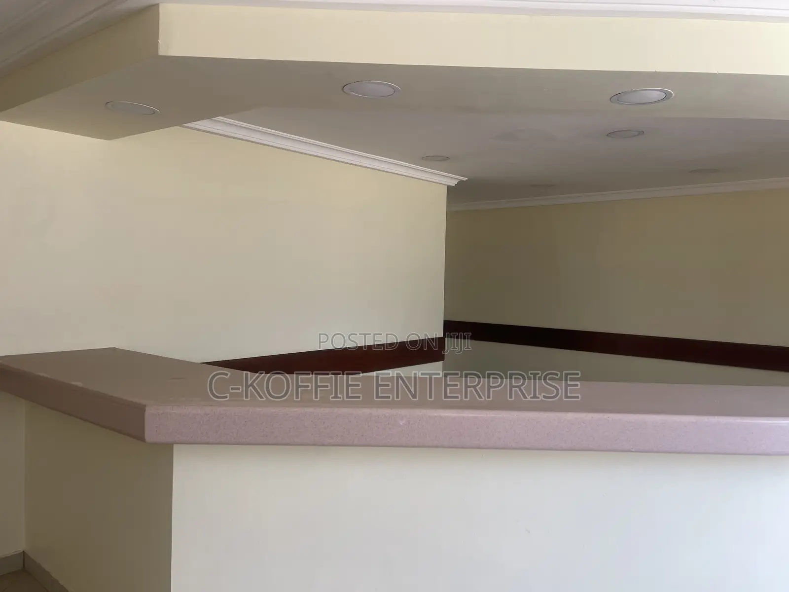 1000 SQM Showroom at Achimota for Rent