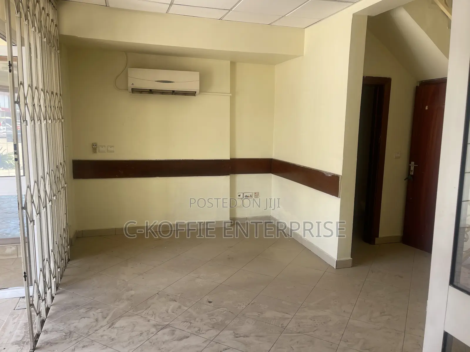 1000 SQM Showroom at Achimota for Rent