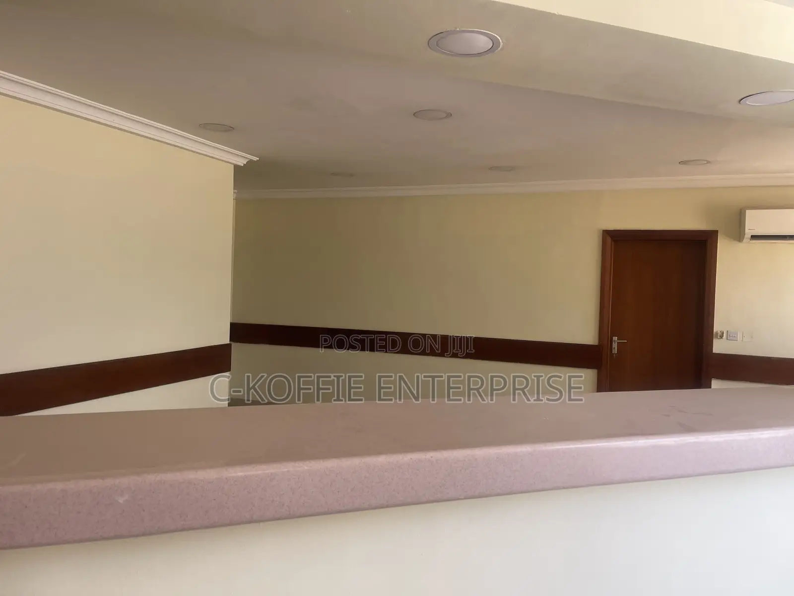 1000 SQM Showroom at Achimota for Rent