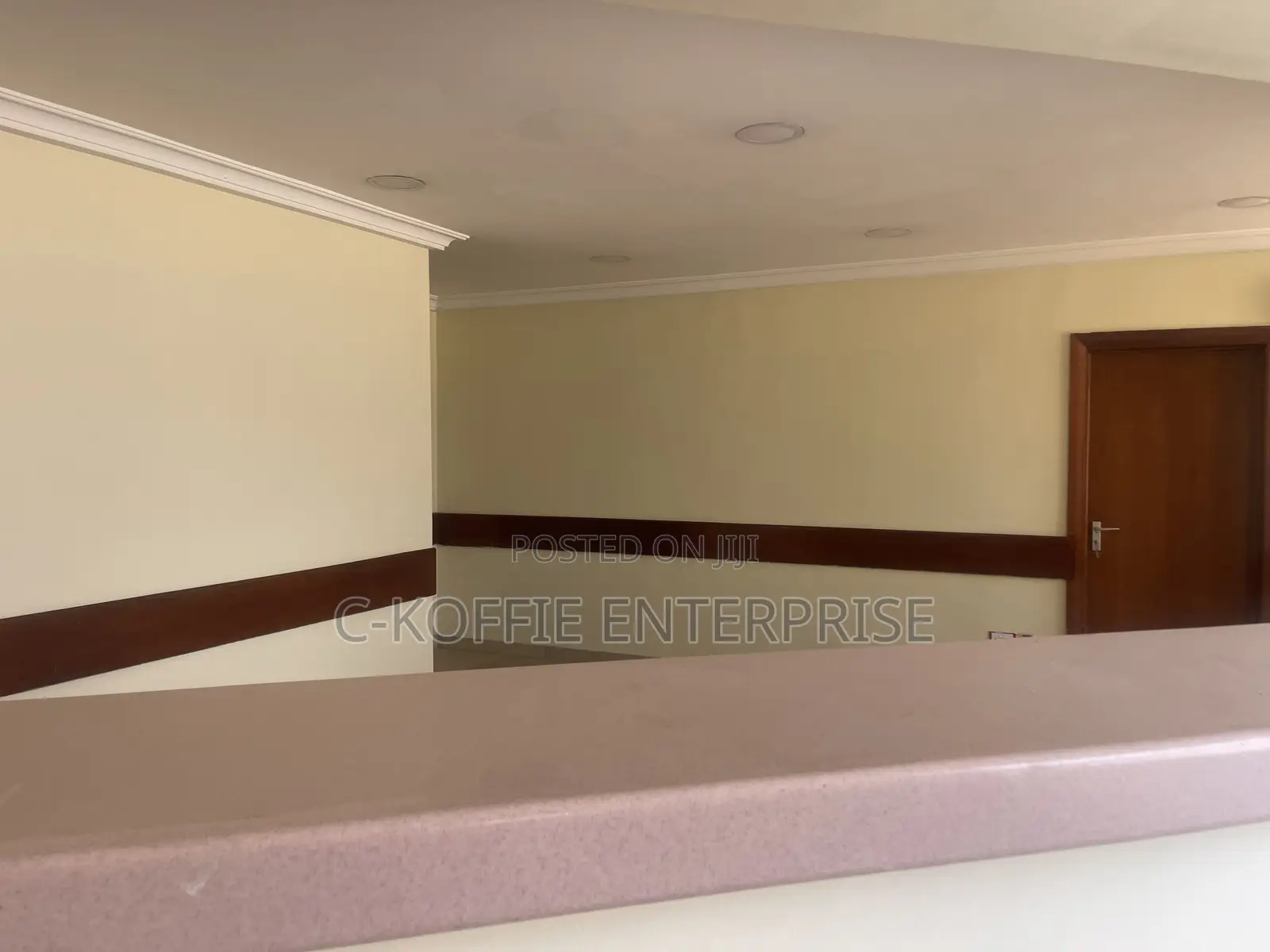 1000 SQM Showroom at Achimota for Rent