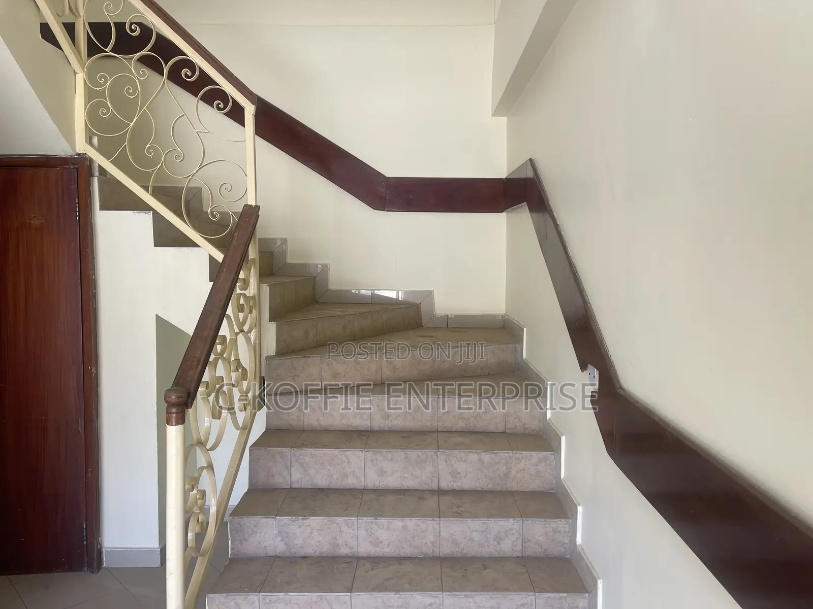 1000 SQM Showroom at Achimota for Rent