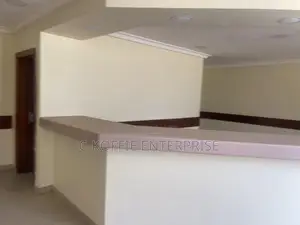 1000 SQM Showroom at Achimota for Rent