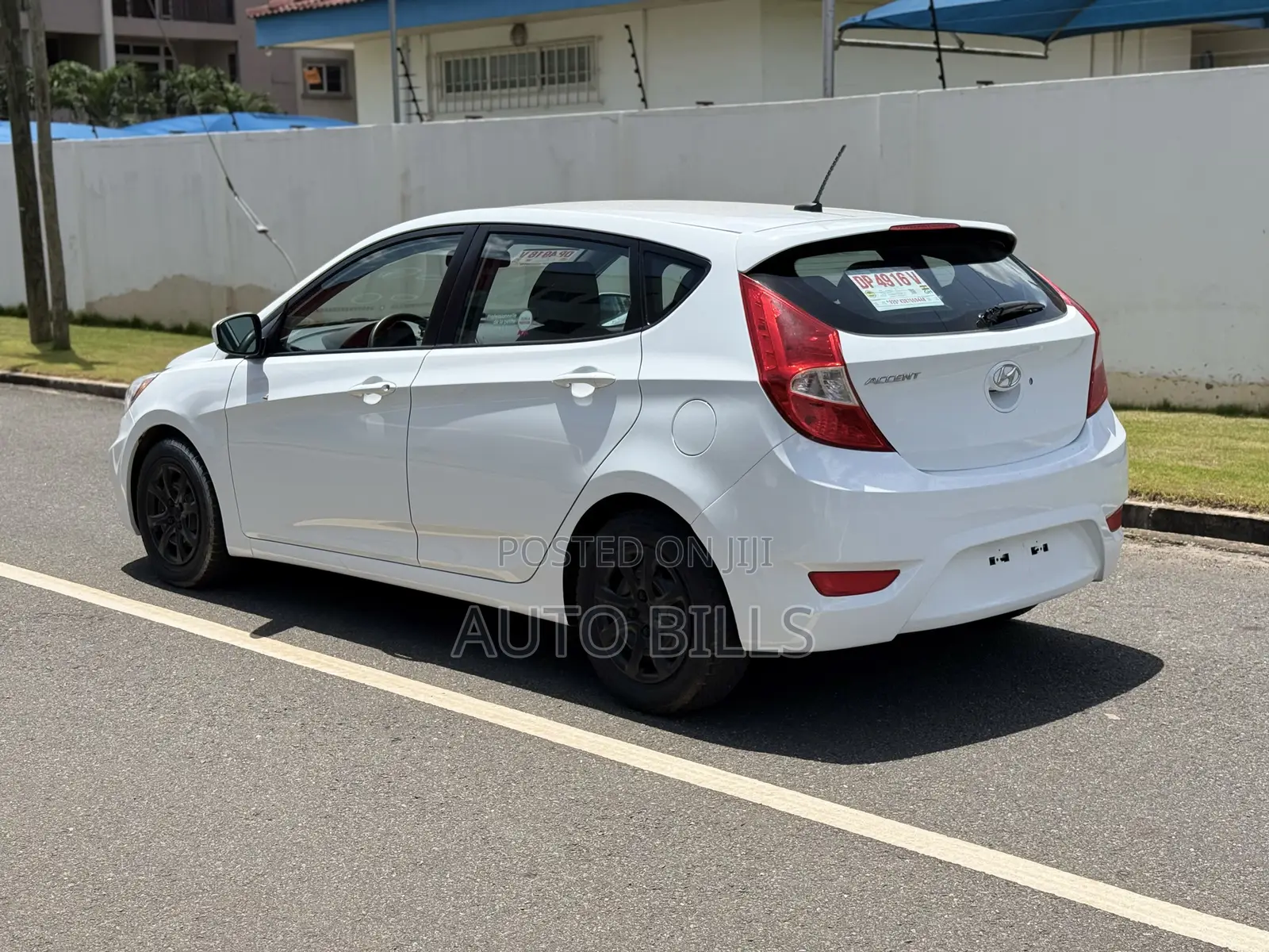 Hyundai Accent SE Hatchback 2017 White