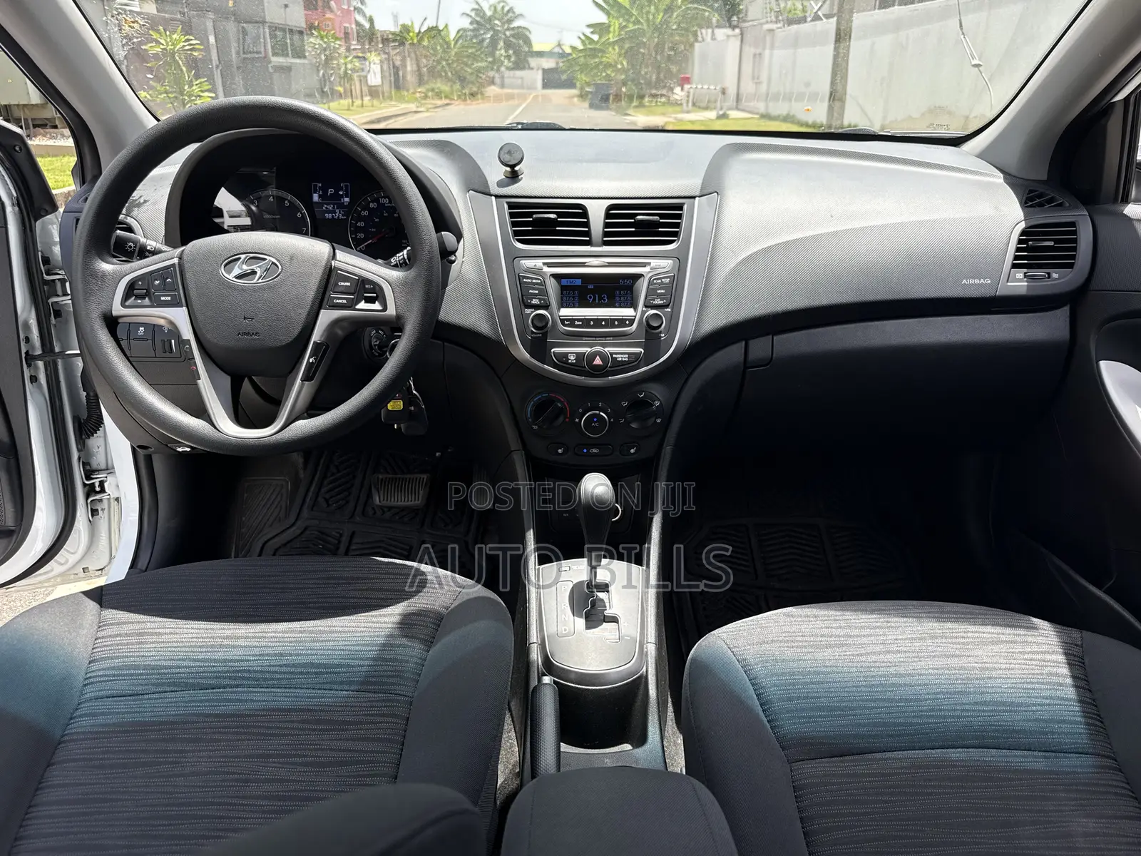 Hyundai Accent SE Hatchback 2017 White