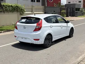 Hyundai Accent SE Hatchback 2017 White