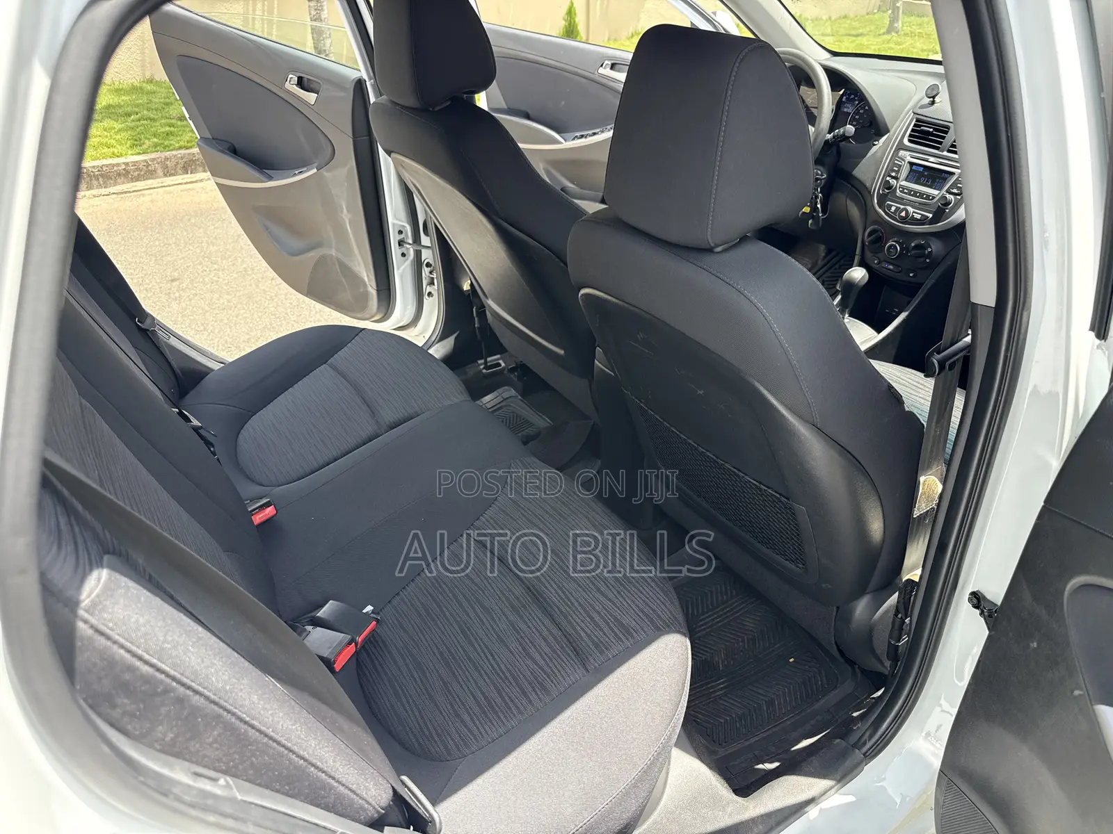 Hyundai Accent SE Hatchback 2017 White