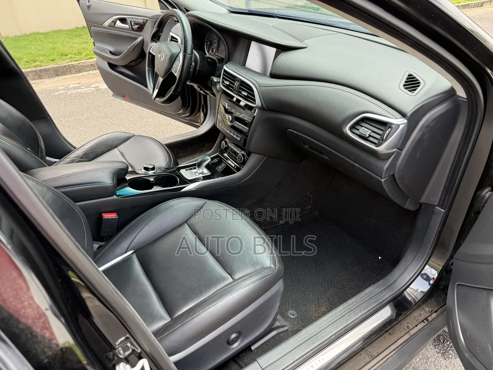Infiniti QX30 2018 Black