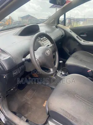 Toyota Vitz 1.0 FWD 3dr 2010 Black