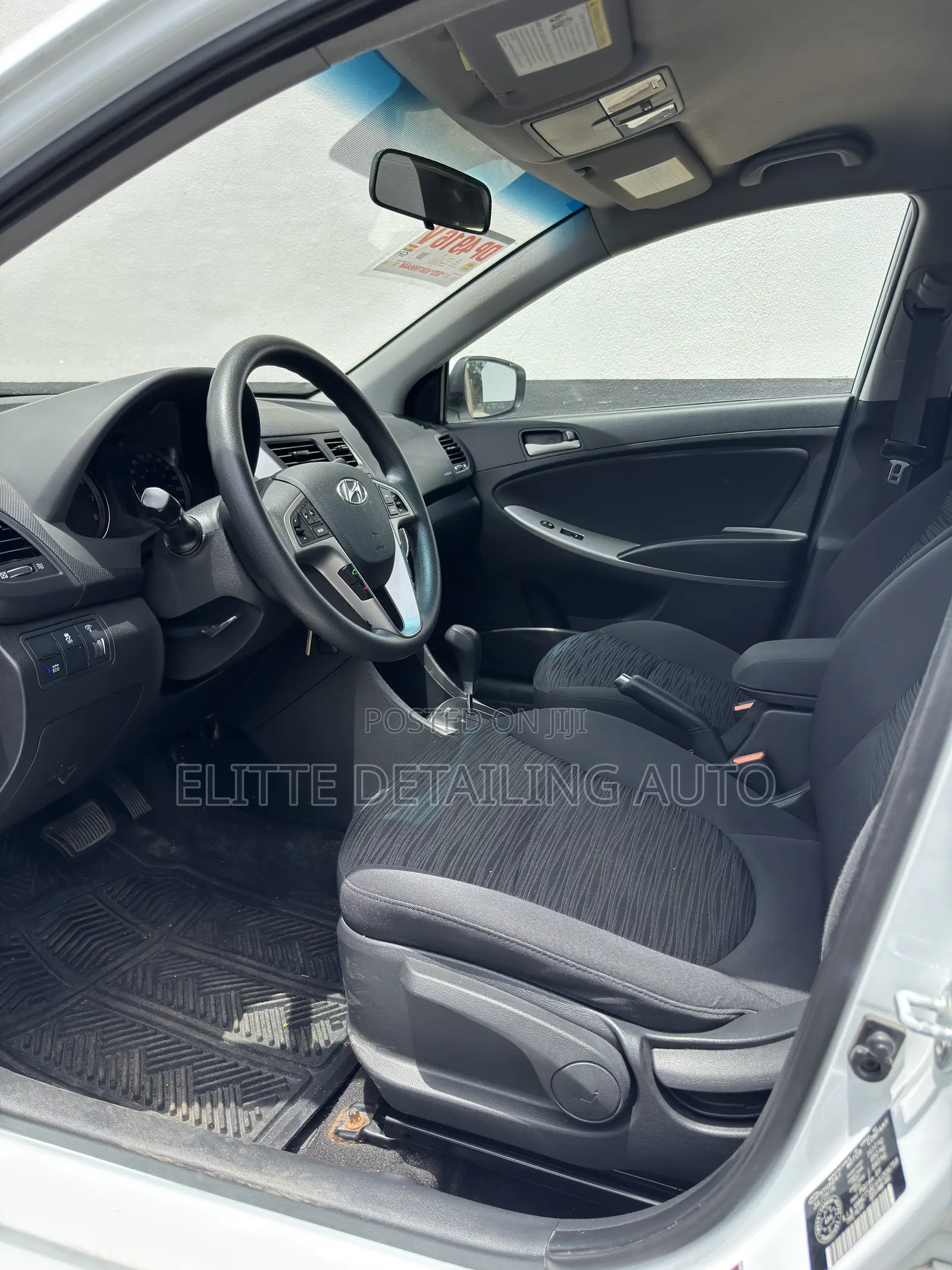 Hyundai Accent SE Hatchback 2017 White
