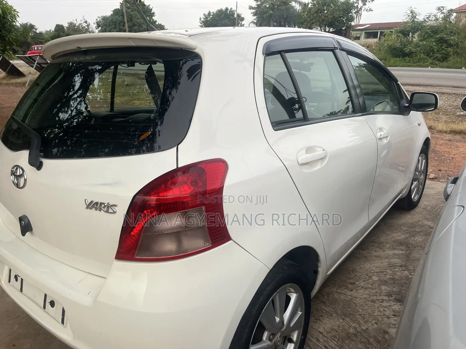 Toyota Yaris Base Hatchback 5dr 2010 White