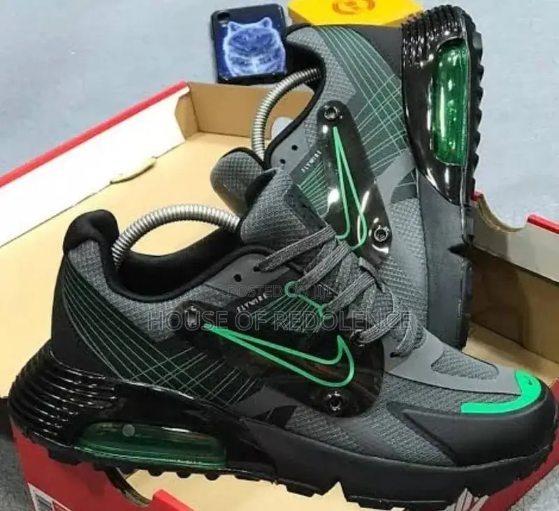 Nike Air Max Flywire Sneakers