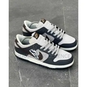 Nike Sb Dunk Low Strawberry Sneakers