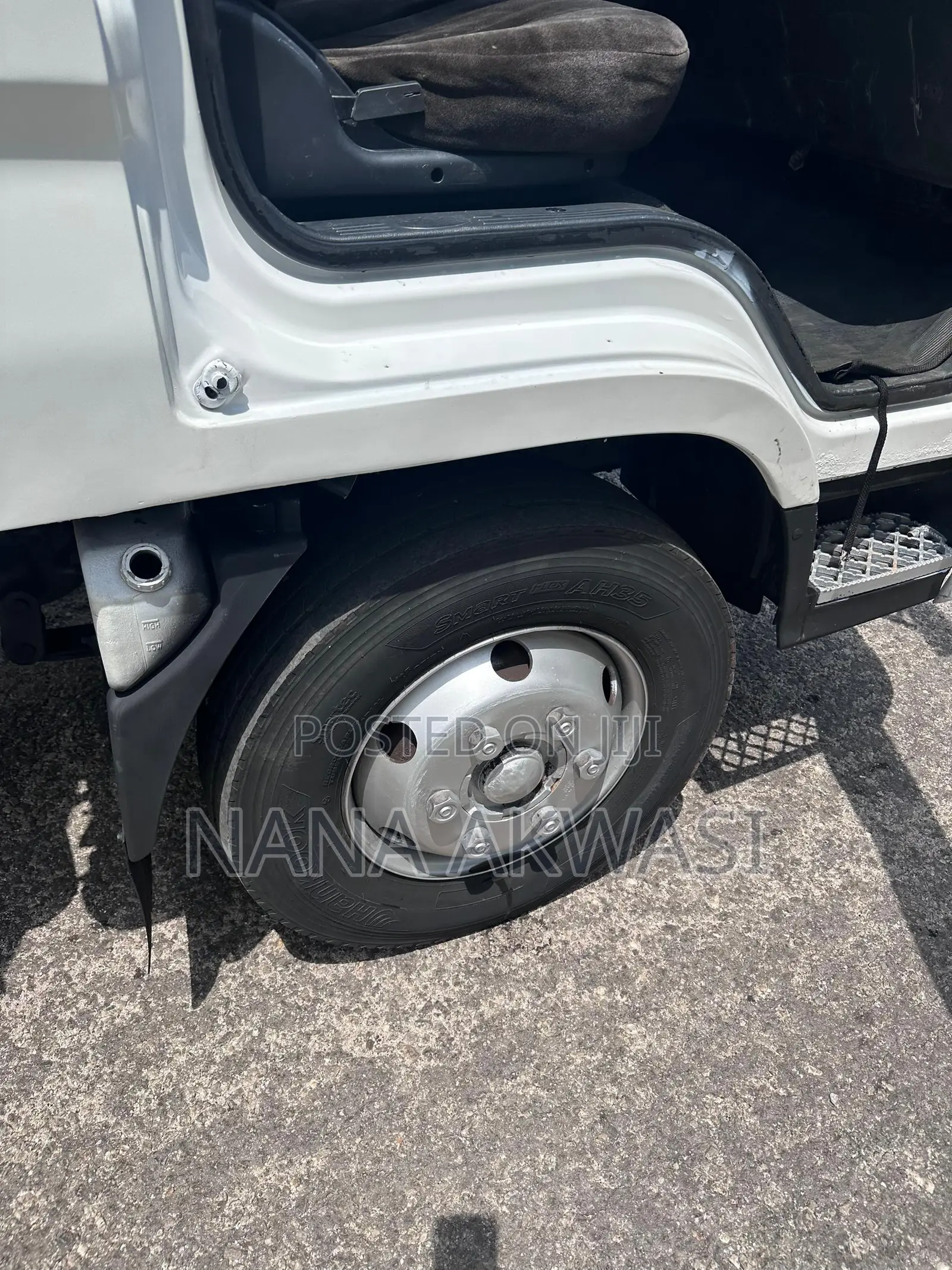 Hyundai Mighty 3.5 Ton 6 Holes