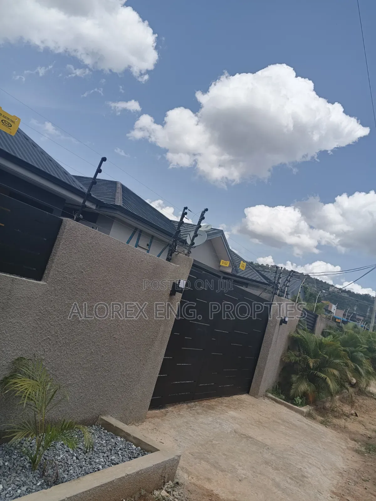 2bdrm House in Ayi Mensa, Oyarifa Mall Area for sale