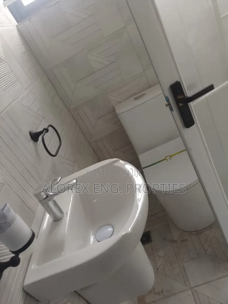 2bdrm House in Ayi Mensa, Oyarifa Mall Area for sale