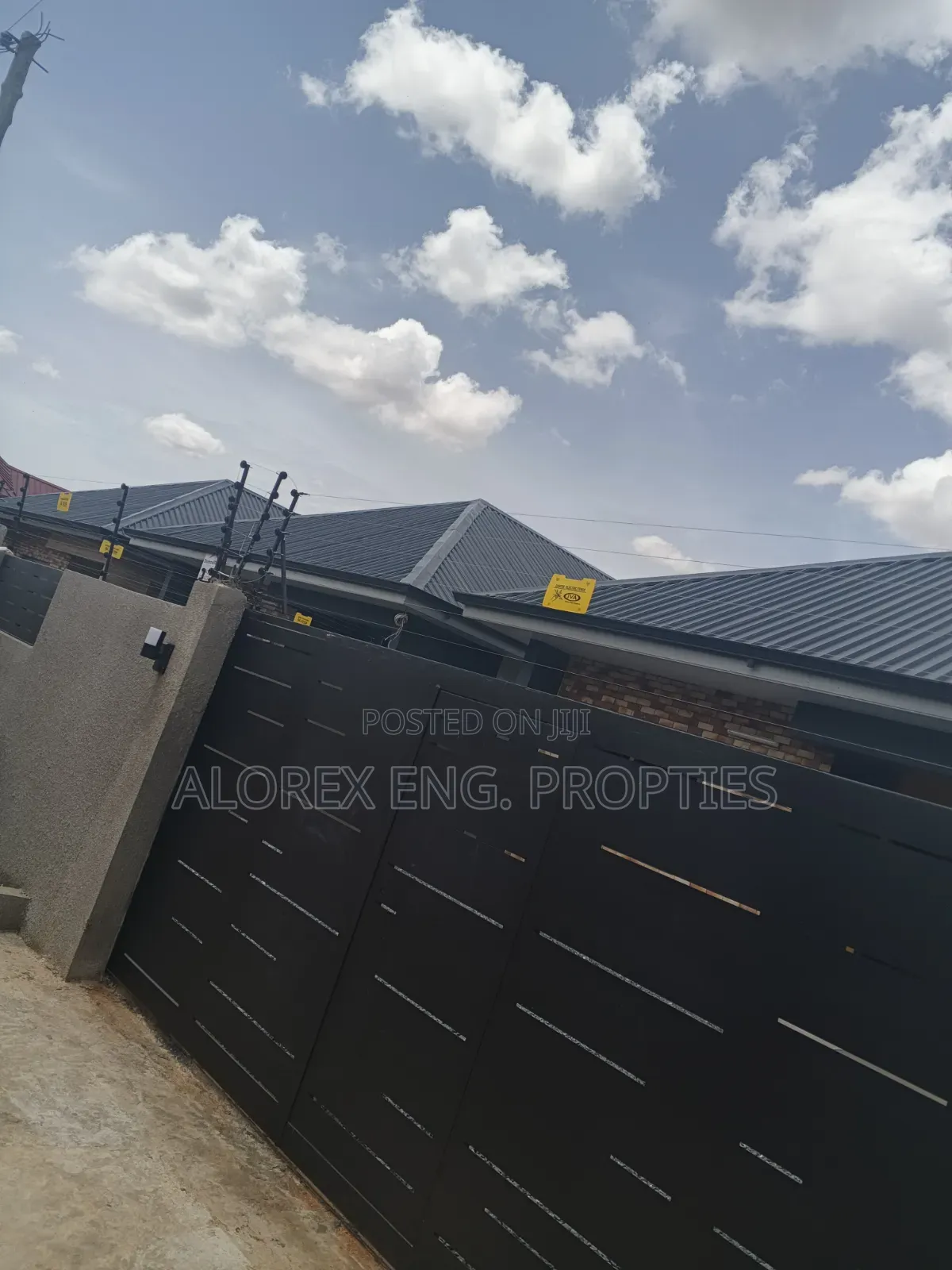 2bdrm House in Ayi Mensa, Oyarifa Mall Area for sale