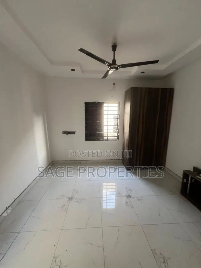 2bdrm House in Lake Side Estate for sale