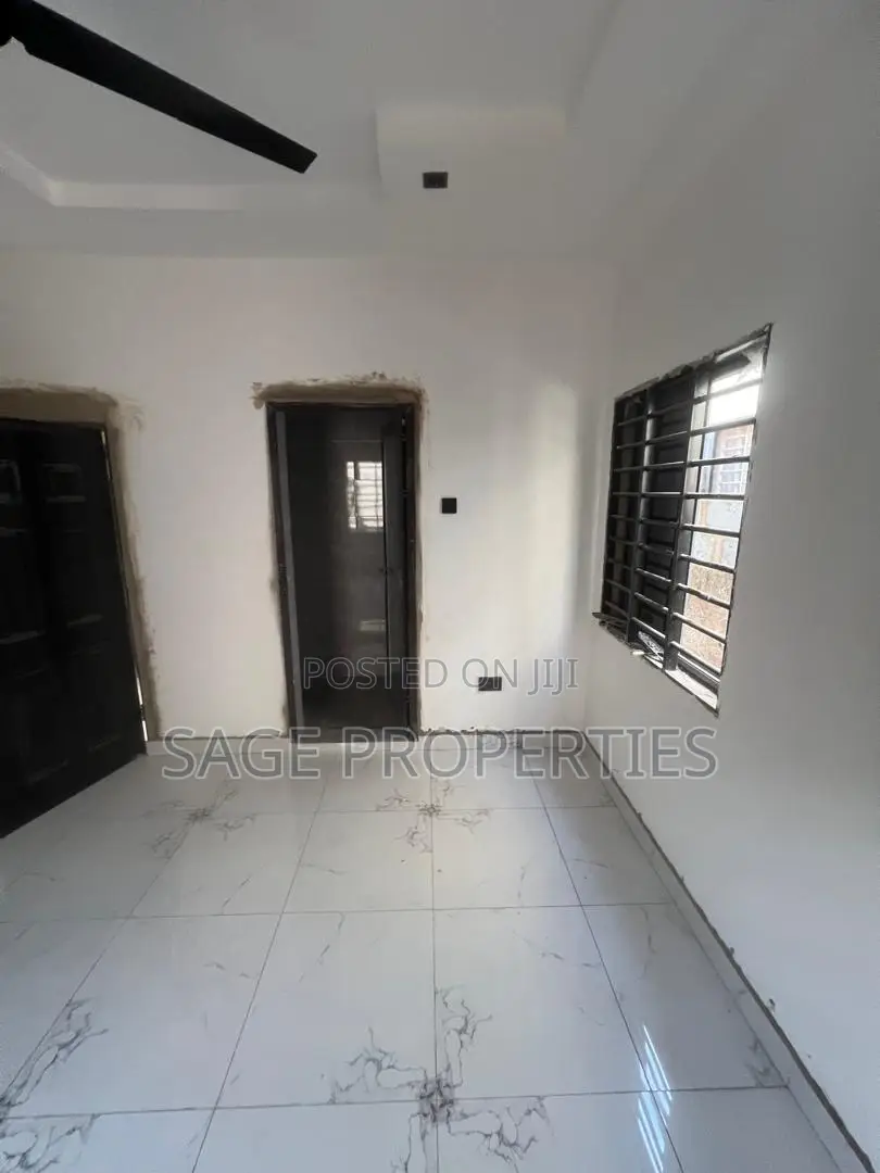 2bdrm House in Lake Side Estate for sale