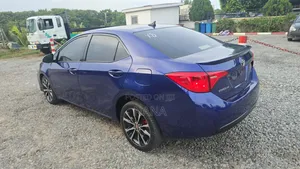 Toyota Corolla SE 4dr Sedan (1.8L 4cyl CVT) 2017 Blue