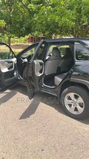 Toyota RAV4 XLE AWD 2020 Blue